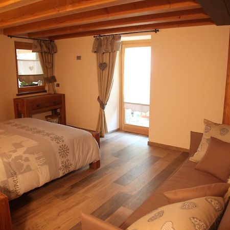 Mi Casa Tu Casa Bed and Breakfast Brusson Eksteriør billede