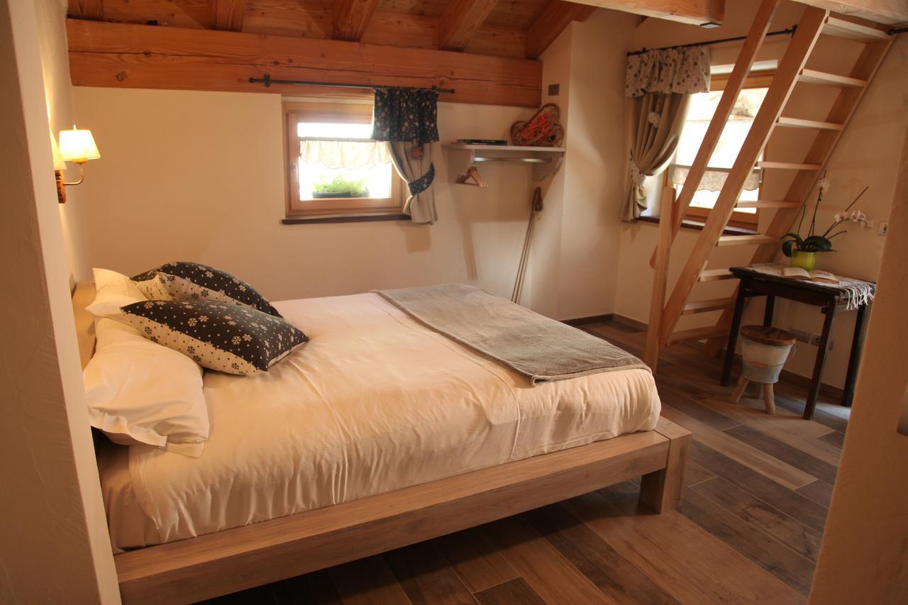 Mi Casa Tu Casa Bed and Breakfast Brusson Eksteriør billede