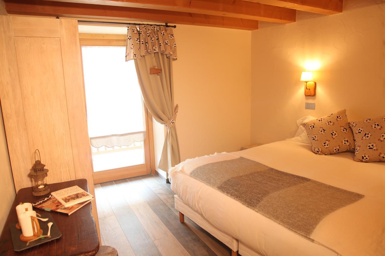 Mi Casa Tu Casa Bed and Breakfast Brusson Eksteriør billede