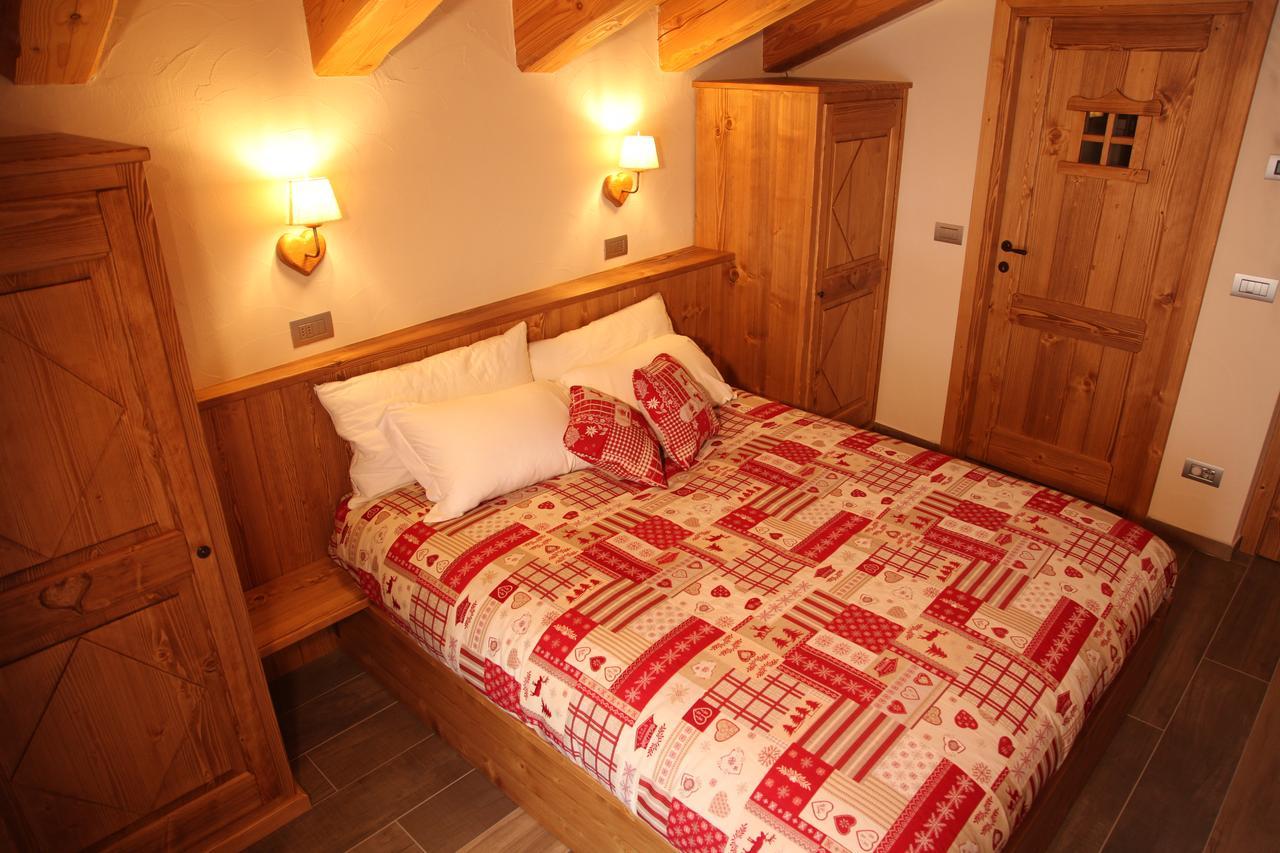 Mi Casa Tu Casa Bed and Breakfast Brusson Eksteriør billede