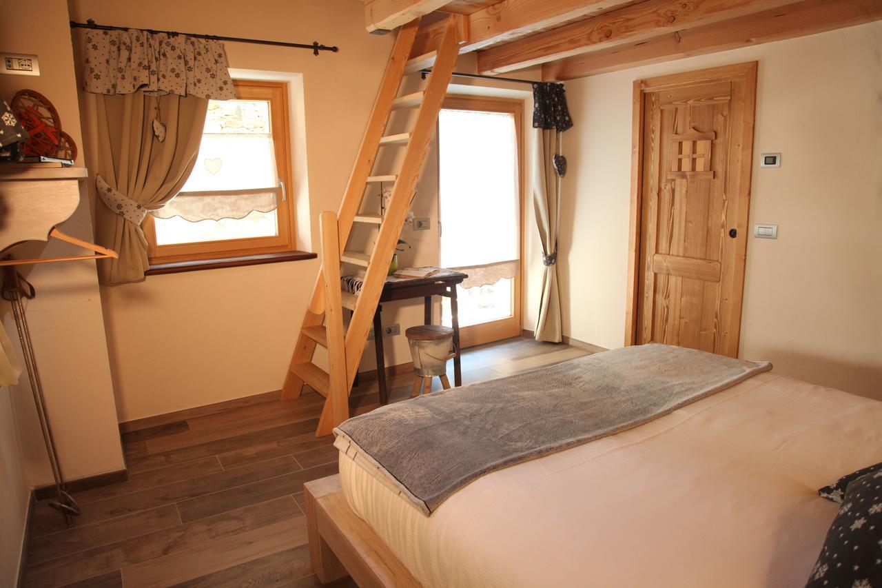 Mi Casa Tu Casa Bed and Breakfast Brusson Eksteriør billede
